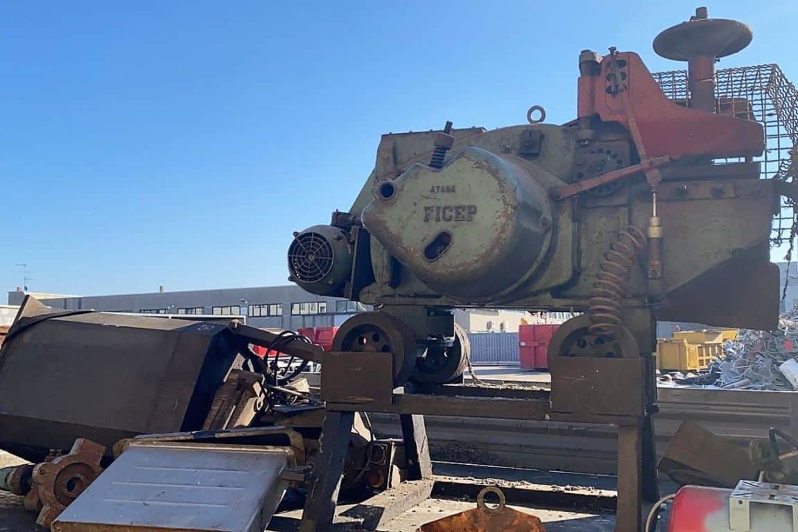 smaltire-macchinario-pesante-rotto (FILEminimizer) smaltire macchinario rotto